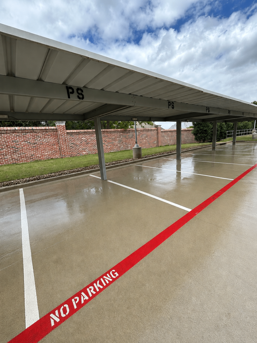 Well-maintained multifamily property grounds in Dallas-Fort Worth